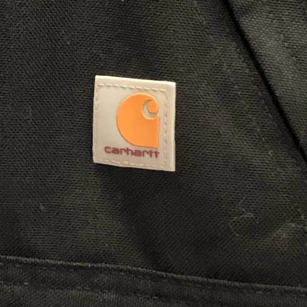 Carhartt Black insulated work overalls. 32 x 30. Some flaws. - Picture 2 of 11